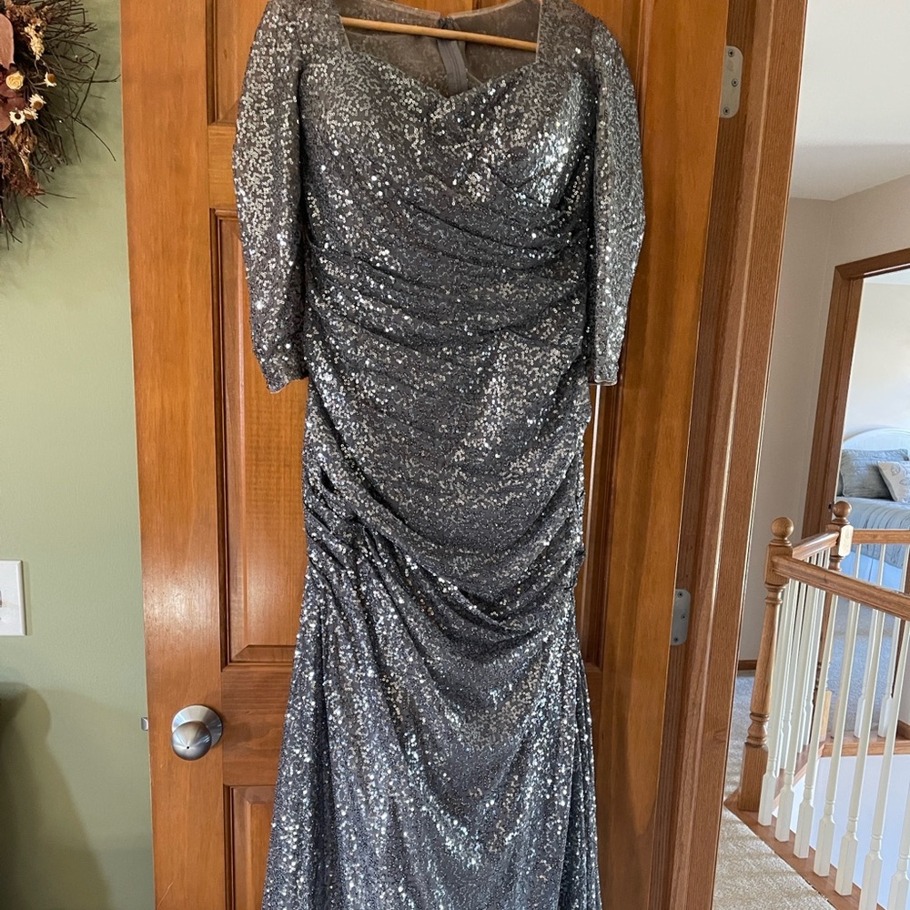 LaFemme size 10 color gunmetal mother of the bride sequins long NEW dress